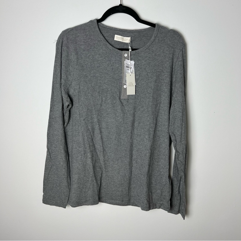 Abercrombie & Fitch Gray Long Sleeve Tee